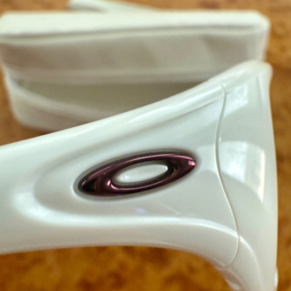 Oakley IDEAL Sunglasses - Picture 3 of 5